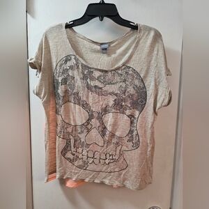 Vanity Beige Short-Sleeve Tee with Floral Skull Graphic